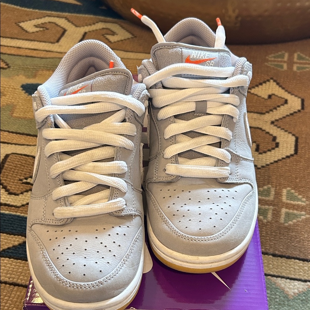 Nike SB Dunk Low Pro ISO in Wolf Grey and White